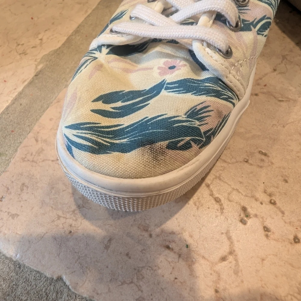TOMS Lilac Floral Print Travl Lite Women’s Sneaker Size 7.5